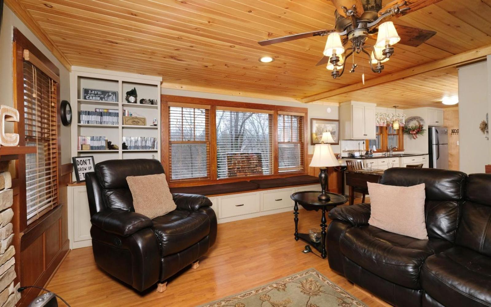 Karens Cozy Cottage แกตลิงเบิร์ก ภายนอก รูปภาพ