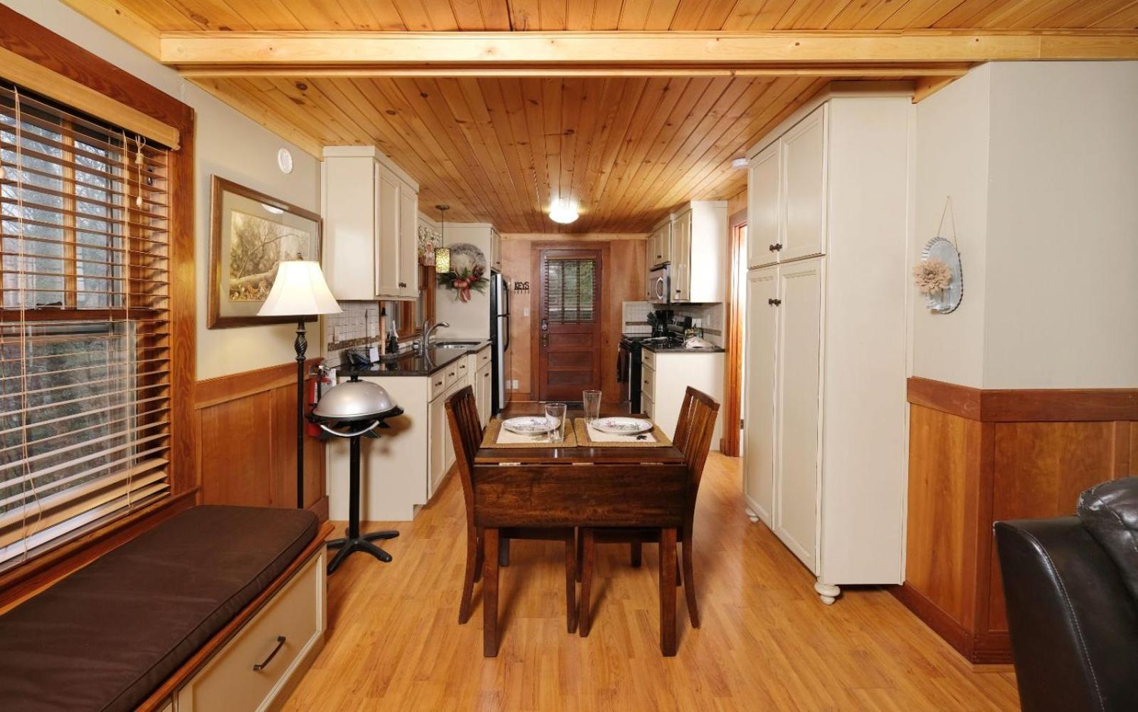 Karens Cozy Cottage แกตลิงเบิร์ก ภายนอก รูปภาพ